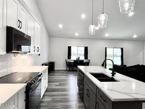 5 Mulberry Loop NE, Minot, ND 58703 photo 15