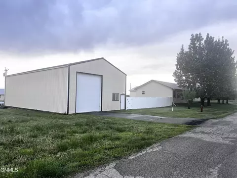61 66th St E, Williston, ND 58801 photo 2