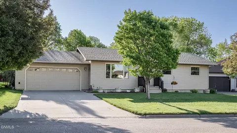 1306 Central Ave N, Beulah, ND 58523