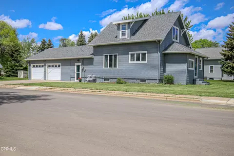 304 7th St N, New Salem, ND 58563