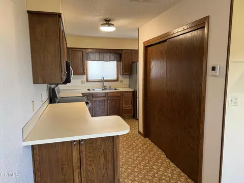 Kitchen - 2905 Warwick Loop, Bismarck, ND 58504 photo 2 of 4