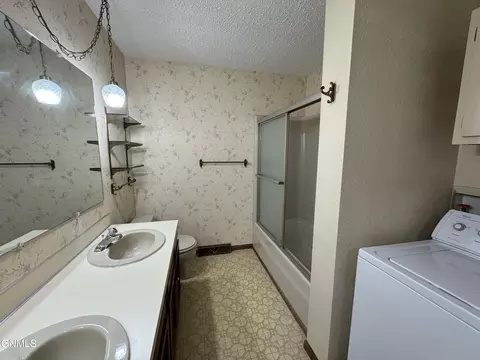 Bath - 2905 Warwick Loop, Bismarck, ND 58504 photo 2 of 5