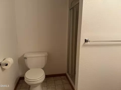 Bath - 2905 Warwick Loop, Bismarck, ND 58504 photo 3 of 5