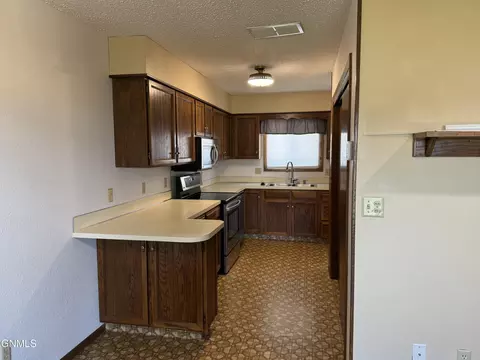 Kitchen - 2905 Warwick Loop, Bismarck, ND 58504 photo 1 of 4