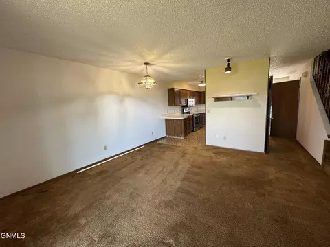 Living - 2905 Warwick Loop, Bismarck, ND 58504 photo 4 of 5