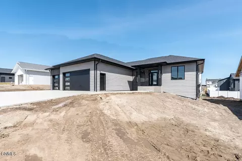 3915 Nickel St, Bismarck, ND 58503