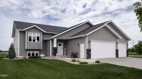 4001 Meridian Dr, Bismarck, ND 58504