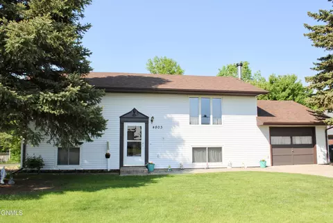 4803 Roughrider Cir, Mandan, ND 58554