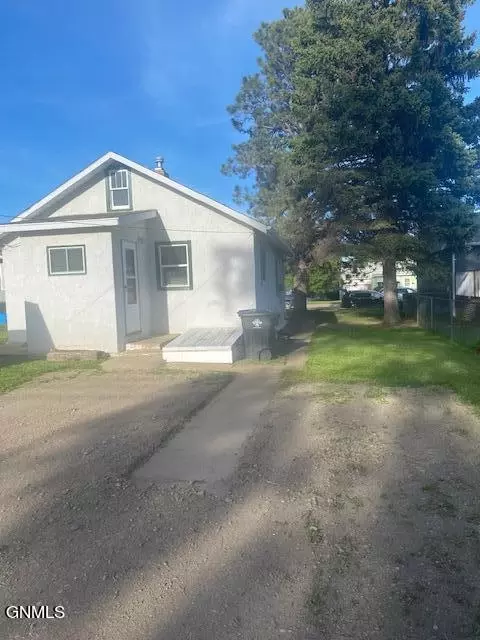 953 3rd Ave W, Dickinson, ND 58601