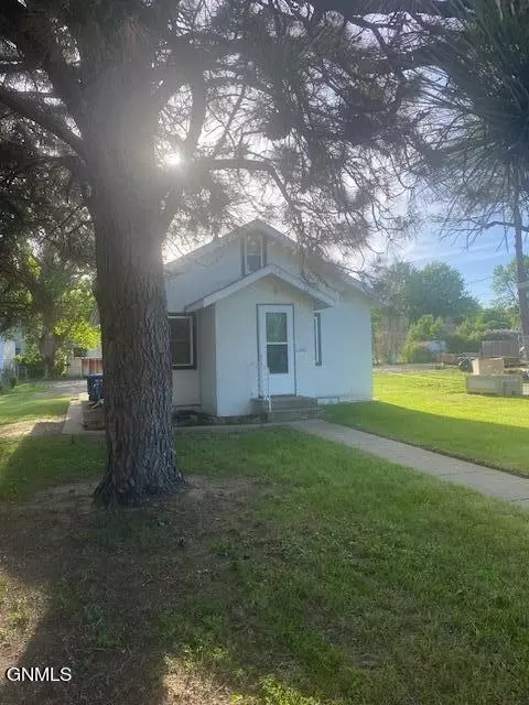 Other - 953 3rd Ave W, Dickinson, ND 58601 photo 3 of 12