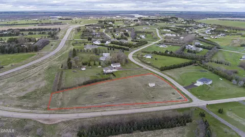 4011 Scenic Dr, Bismarck, ND 58504