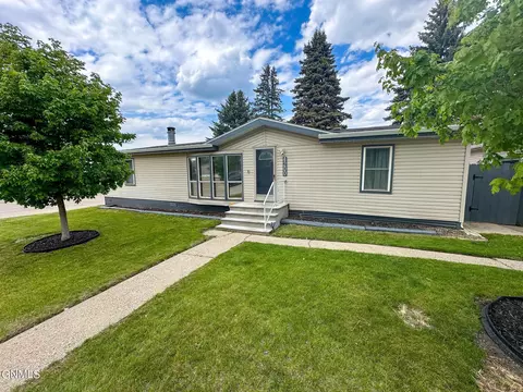 4200 Arlington Dr N, Bismarck, ND 58503