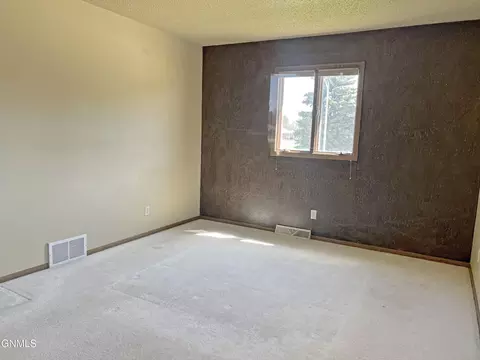 1302 S 3rd Street St, Bismarck, ND 58504 photo 26