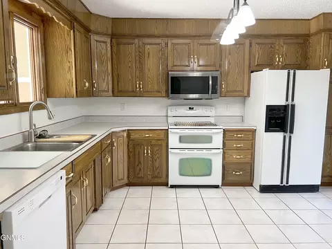 1302 S 3rd Street St, Bismarck, ND 58504 photo 3