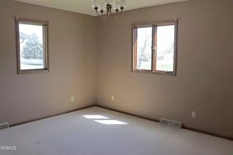 1302 S 3rd Street St, Bismarck, ND 58504 photo 30