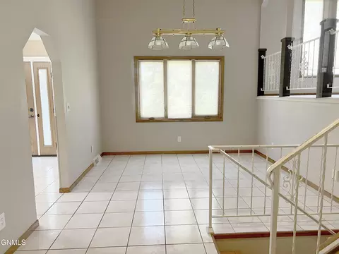 1302 S 3rd Street St, Bismarck, ND 58504 photo 7