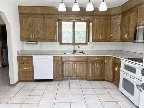 1302 S 3rd Street St, Bismarck, ND 58504 photo 4