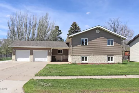 1302 S 3rd Street St, Bismarck, ND 58504
