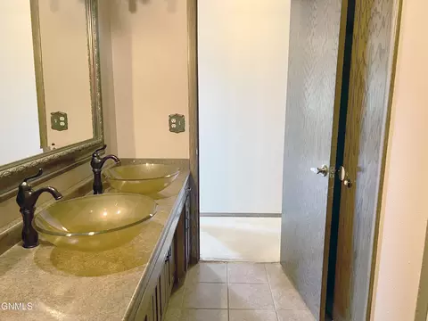 1302 S 3rd Street St, Bismarck, ND 58504 photo 29