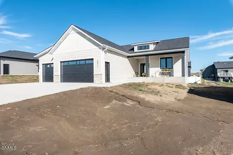 3911 Nickel St, Bismarck, ND 58503