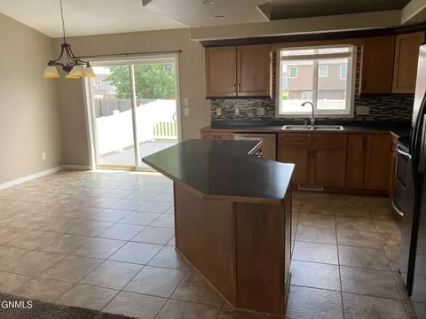 2808 Plainview Dr SE, Mandan, ND 58554 photo 7
