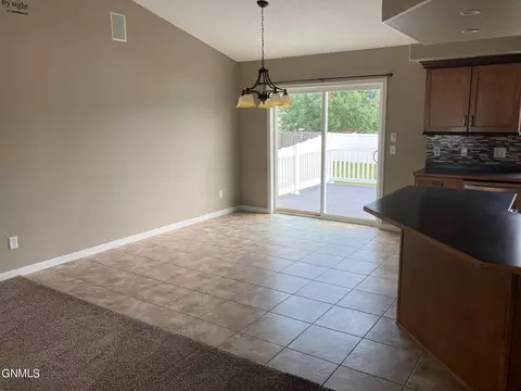 2808 Plainview Dr SE, Mandan, ND 58554 photo 27
