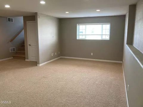 2808 Plainview Dr SE, Mandan, ND 58554 photo 24