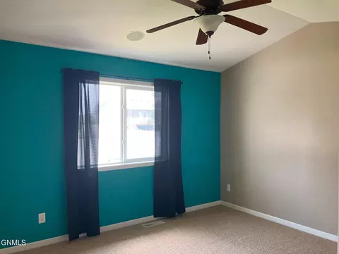 2808 Plainview Dr SE, Mandan, ND 58554 photo 32