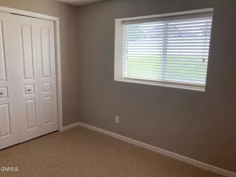 2808 Plainview Dr SE, Mandan, ND 58554 photo 29