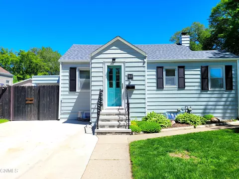913 N 13th St, Bismarck, ND 58501