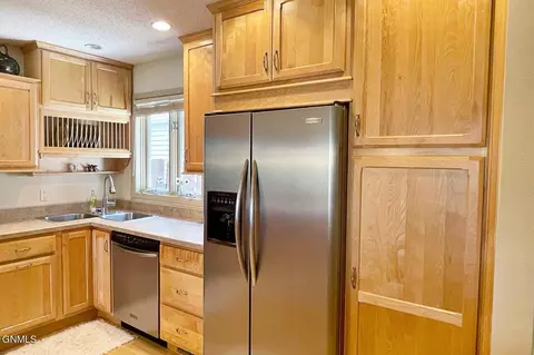 2122 E Dakota Pkwy, Williston, ND 58801 photo 9