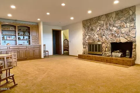 2122 E Dakota Pkwy, Williston, ND 58801 photo 34