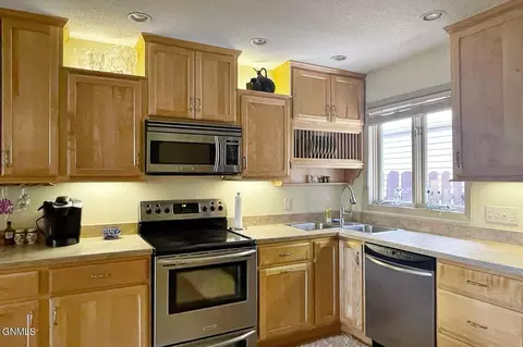 2122 E Dakota Pkwy, Williston, ND 58801 photo 14