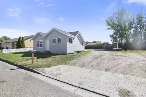 1904 7th Ave E, Williston, ND 58801