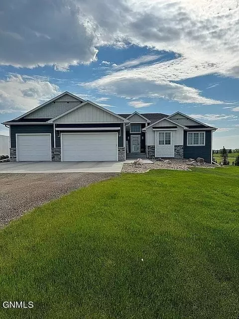 7750 Star Ln, Bismarck, ND 58503