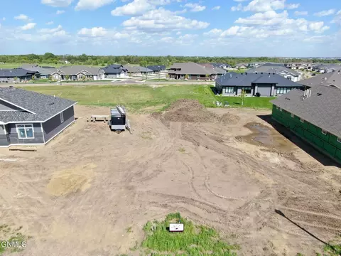 6025 Heritage Ridge Rd, Bismarck, ND 58503