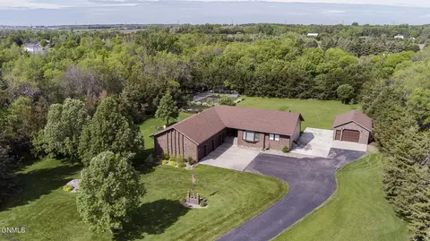 9400 Oak Dr, Bismarck, ND 58503