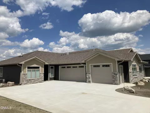1026 Collective Ln, Bismarck, ND 58503