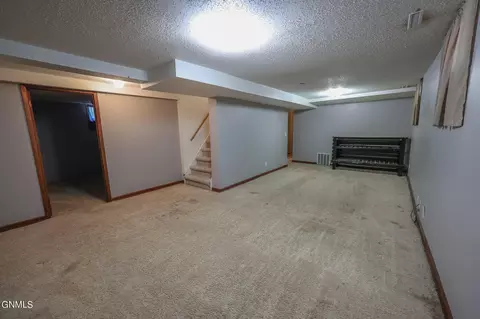 401 5th Ave W, Williston, ND 58801 photo 21