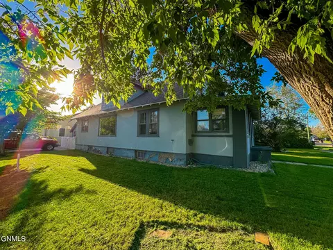 401 5th Ave W, Williston, ND 58801 photo 4