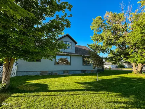 401 5th Ave W, Williston, ND 58801 photo 3