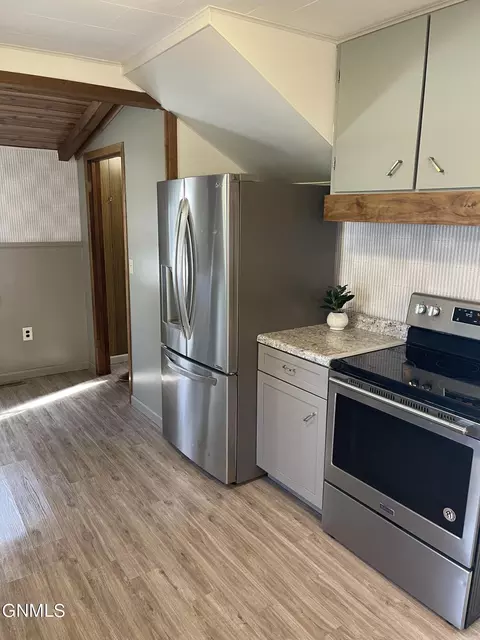 620 3rd St SE, Jamestown, ND 58401 photo 7