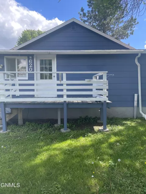 620 3rd St SE, Jamestown, ND 58401