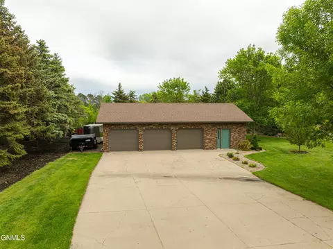Other - 9405 Oak Dr, Bismarck, ND 58503 photo 31 of 33