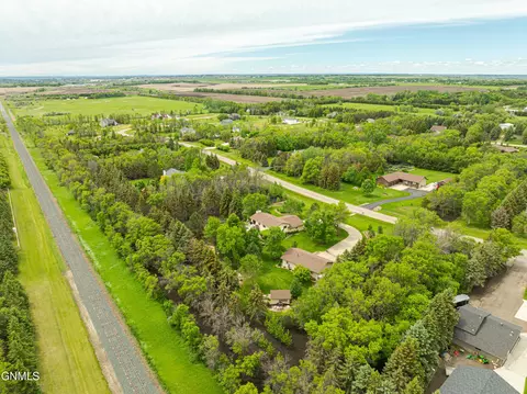View/Area - 9405 Oak Dr, Bismarck, ND 58503 photo 11 of 18