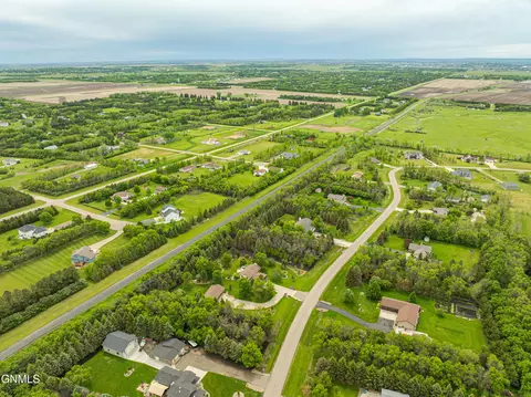 View/Area - 9405 Oak Dr, Bismarck, ND 58503 photo 17 of 18