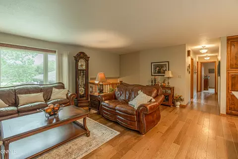 Living - 9405 Oak Dr, Bismarck, ND 58503 photo 2 of 8