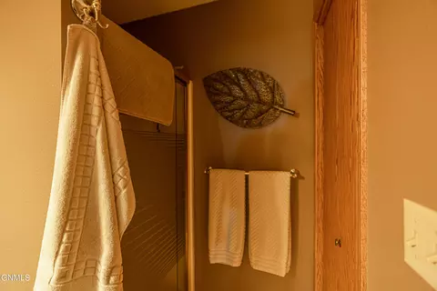 Bath - 9405 Oak Dr, Bismarck, ND 58503 photo 10 of 11