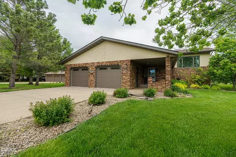 Exterior - 9405 Oak Dr, Bismarck, ND 58503 photo 39 of 52