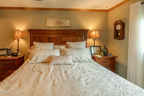 Bedroom - 9405 Oak Dr, Bismarck, ND 58503 photo 2 of 5